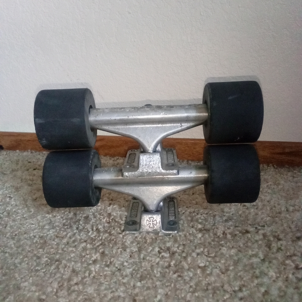 Independent Trucks Iron Cross Logo With Set of Penny Wheels 7.5" Axle Length